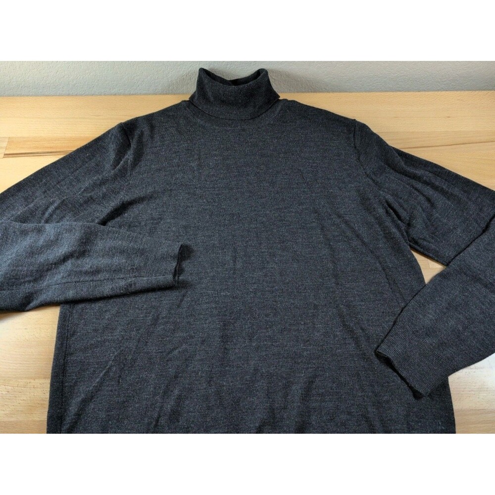 Uniqlo Mens Large Turtleneck Sweater 100% Wool Black Minimalist Neutral Casual